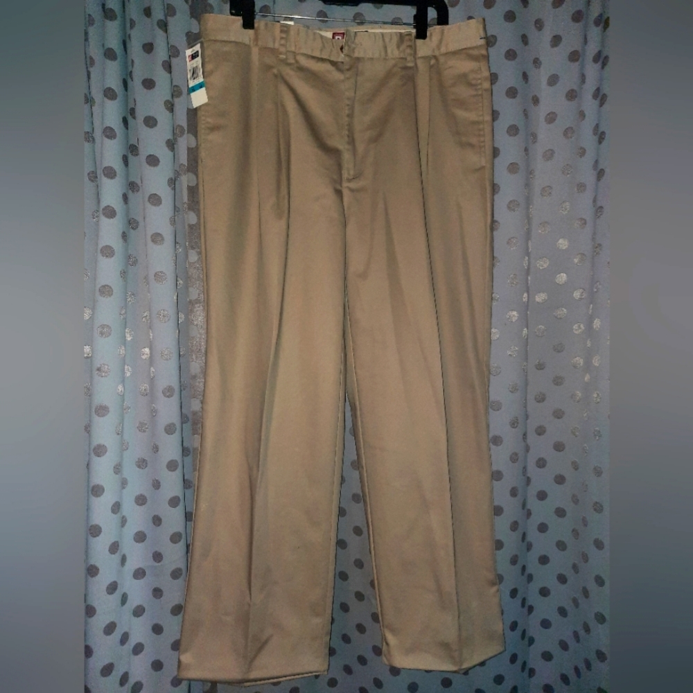CHAPS Pleated Khakis 36W 30L NWT